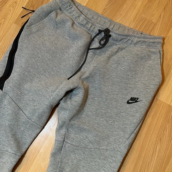 Nike Tech Fleece Grey Joggers (Mens L)